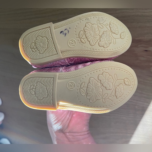 Pink glitter baby shoes•••Flats with Maryjane strap & lace ribbon detail,  NWOT - Picture 5 of 6